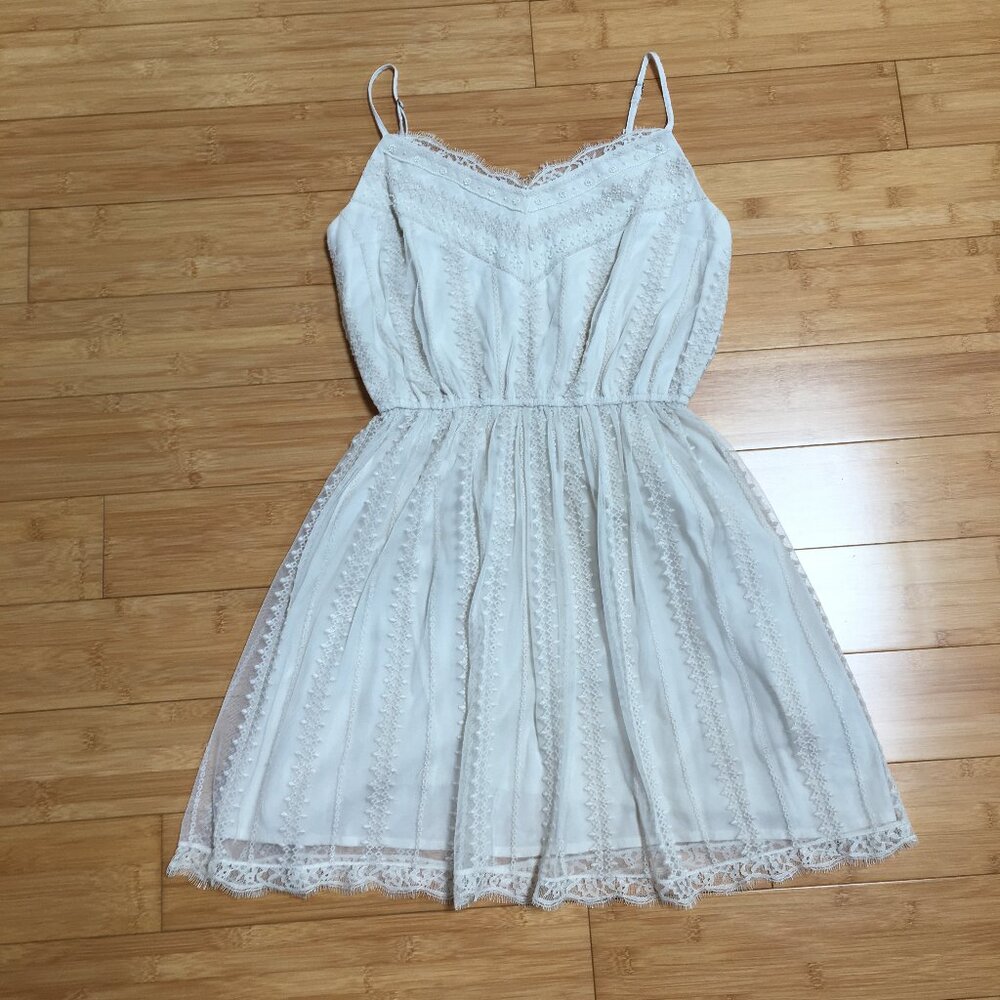 EUC Abercrombie & Fitch Cream Lace Dress